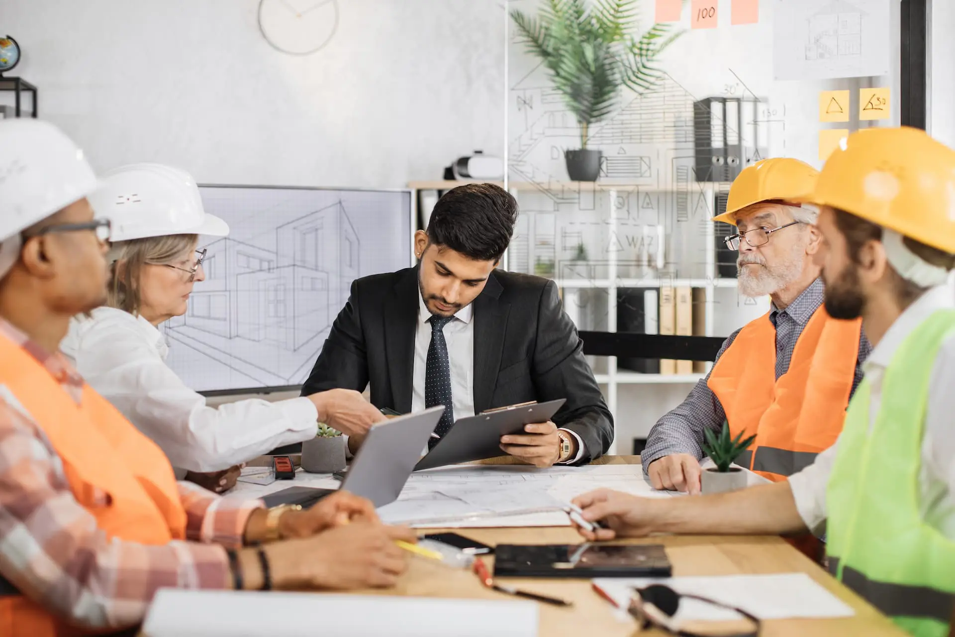 Read more about the article How Construction Accountants Help Manage Project Costs Efficiently